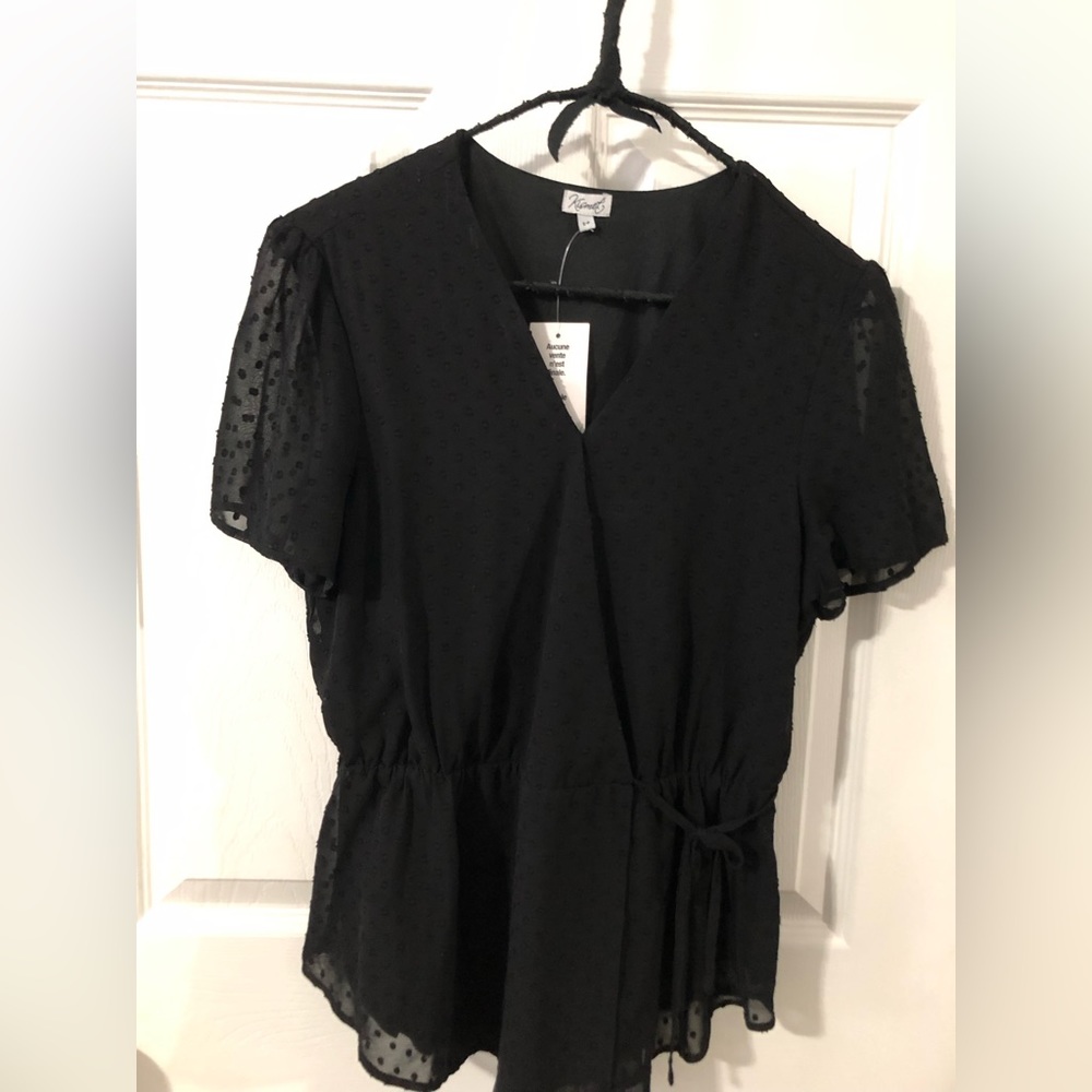 Kismet women’s black shoe sleeve blouse